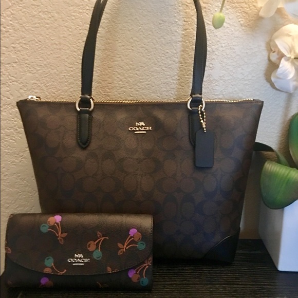 Coach Wallet - Picture 7 of 7